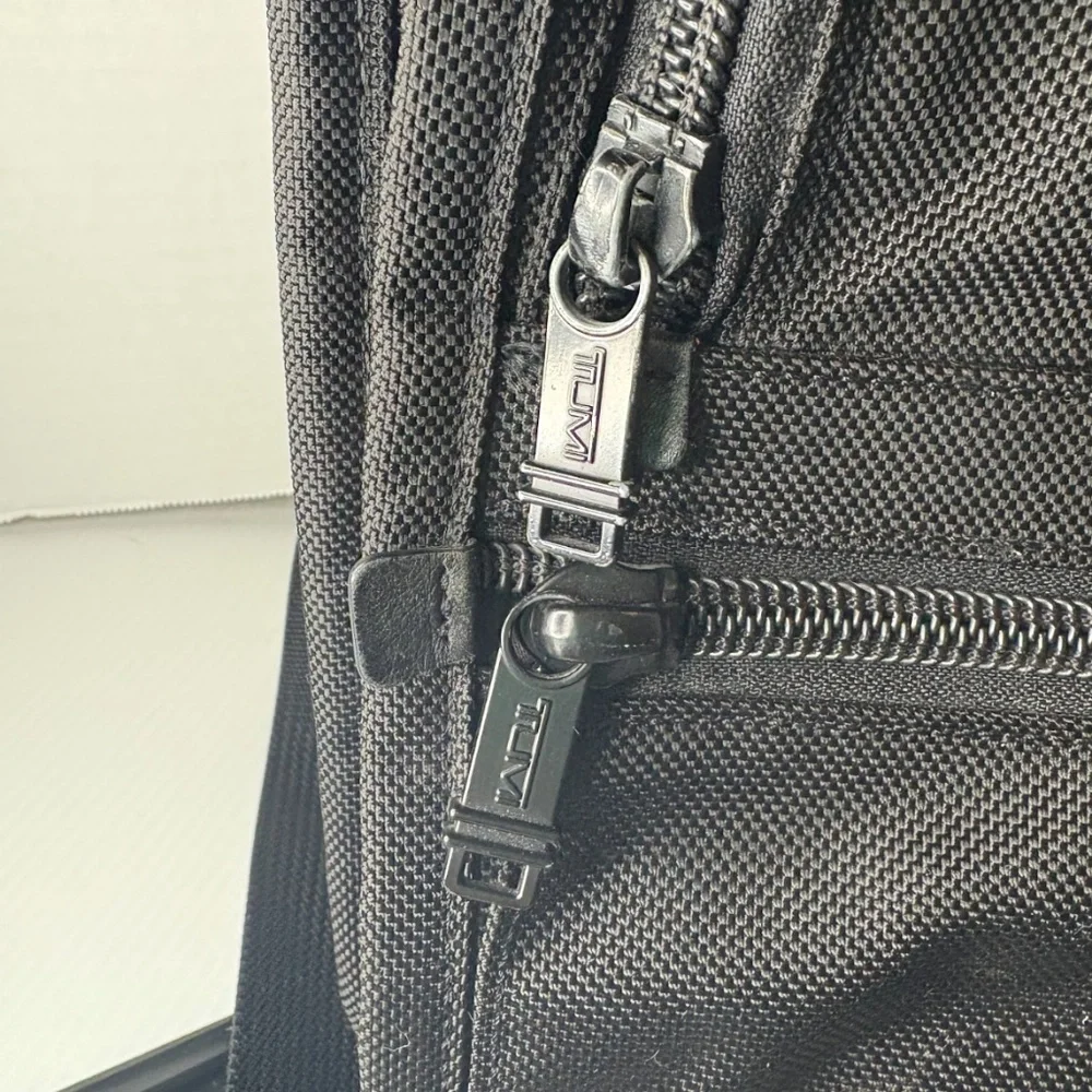 Tumi Alpha Expandable Ballistic Nylon Black Briefcase Messenger Laptop Bag 26160